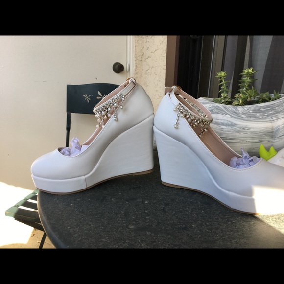Pearl dangle ankle strap wedges - Picture 5 of 8